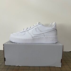 Nike Air Force 1 LE GS ‘Triple White’